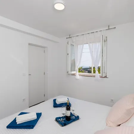Semi - One Bedroom With Terrace And Sea View 아파트 두브로브니크