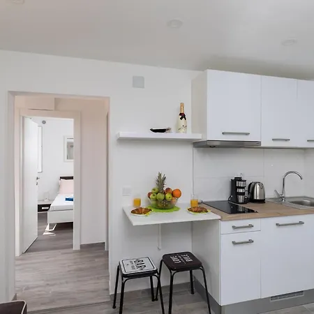 Semi - One Bedroom With Terrace And Sea View *