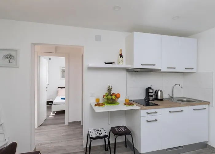 Semi - One Bedroom With Terrace And Sea View *