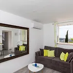 דירה Semi - One Bedroom With Terrace And Sea View