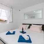Semi - One Bedroom With Terrace And Sea View דוברובניק